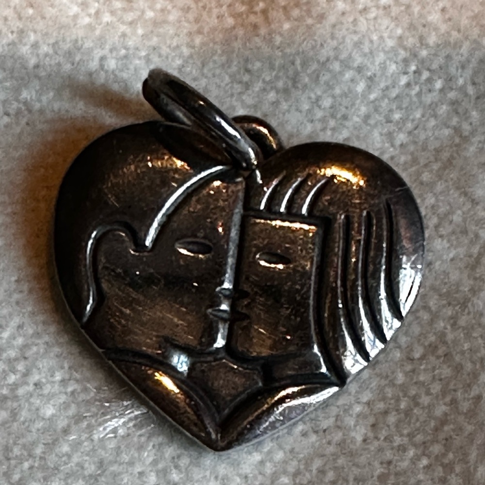 James Avery Happy Couple The Kiss Charm